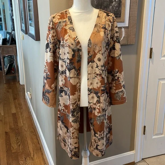 Solitaire Floral Blazer in Brown and Cream - Picture 2 of 7